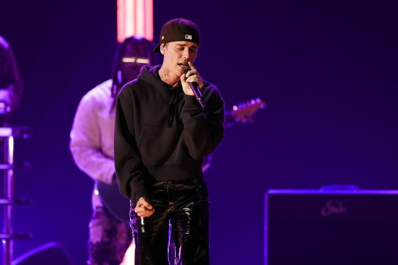 Justin Bieber, Daniel Caesar & Giveon Team Up For Smooth "Peaches" Performance | 2022 GRAMMYs